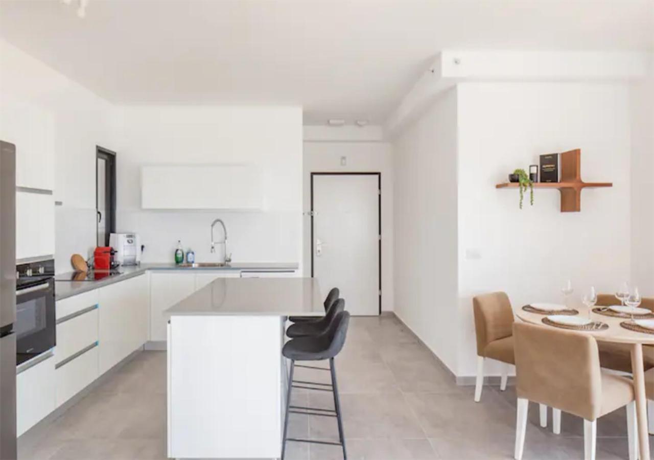 O&O Group- Magical 4Br Apt With Panoramic Sea View Бат Ям Екстериор снимка