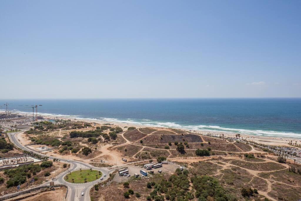 O&O Group- Magical 4Br Apt With Panoramic Sea View Бат Ям Екстериор снимка