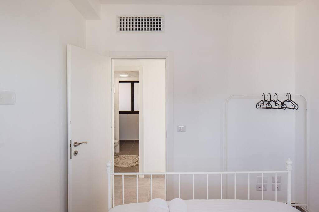 O&O Group- Magical 4Br Apt With Panoramic Sea View Бат Ям Екстериор снимка