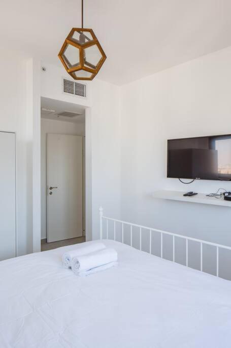 O&O Group- Magical 4Br Apt With Panoramic Sea View Бат Ям Екстериор снимка