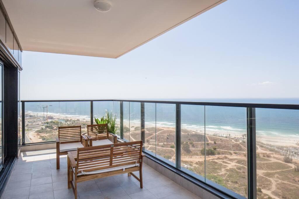 O&O Group- Magical 4Br Apt With Panoramic Sea View Бат Ям Екстериор снимка