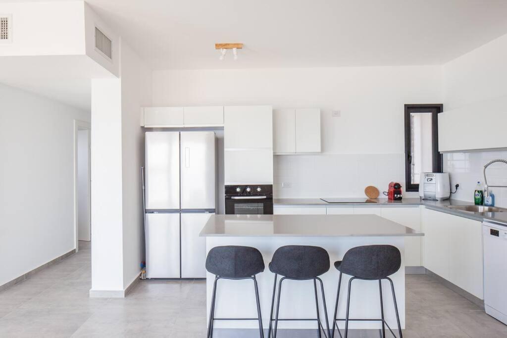O&O Group- Magical 4Br Apt With Panoramic Sea View Бат Ям Екстериор снимка